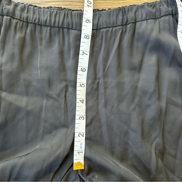 Trina Turk Women’s Satin Joggers Pants Size 4 Black Crop Pockets Athleisure USA - Picture 6 of 8
